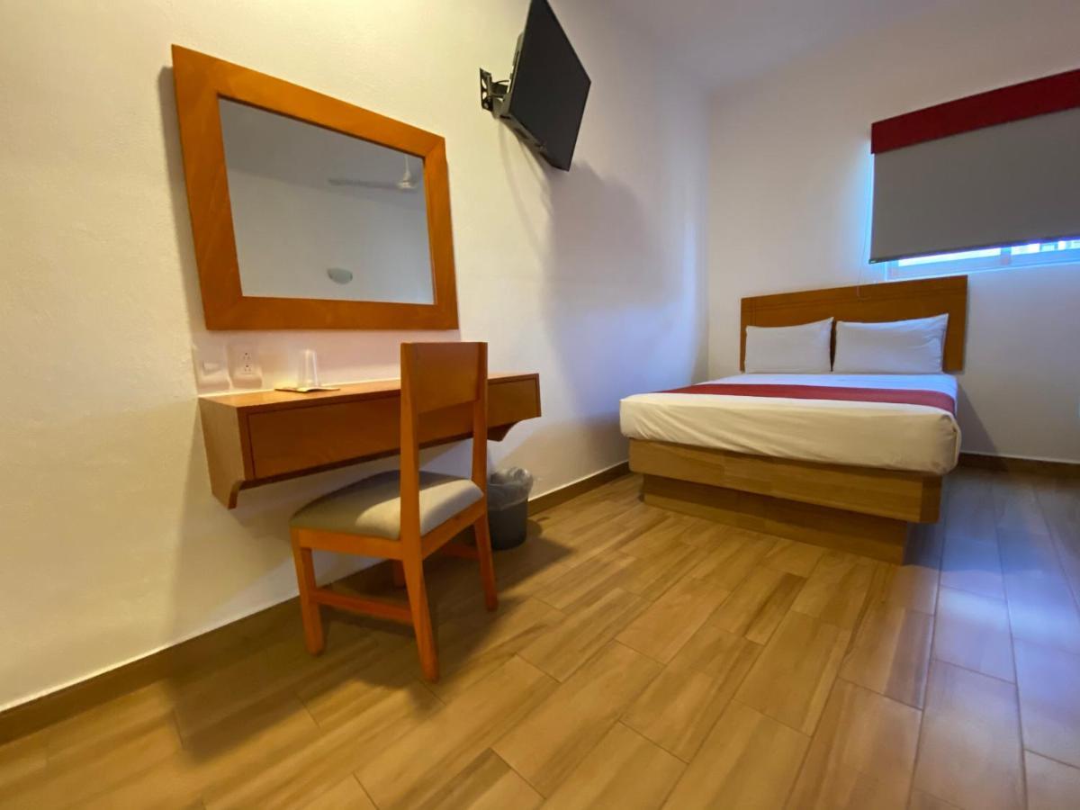 מנסניו Hotel Lb מראה חיצוני תמונה