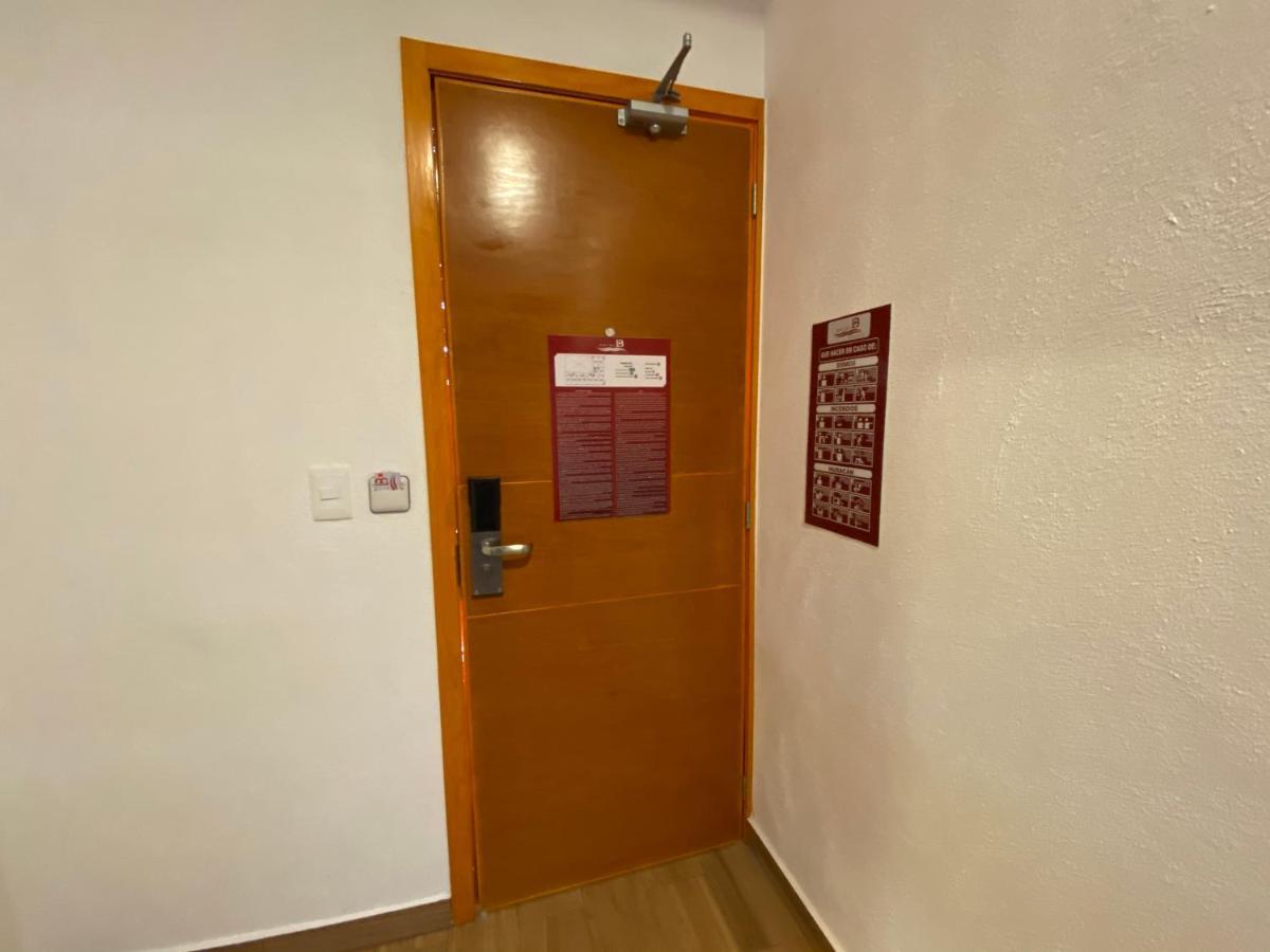 מנסניו Hotel Lb מראה חיצוני תמונה