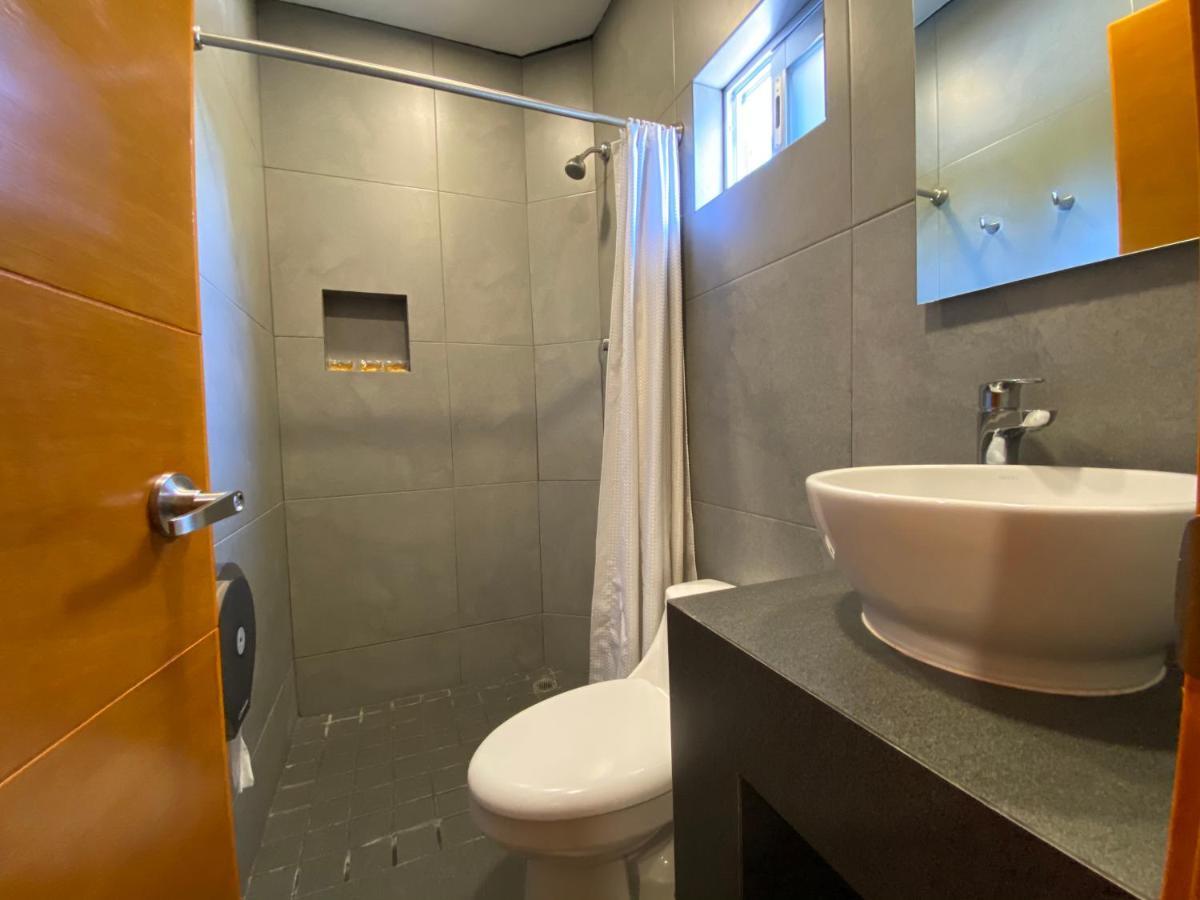 מנסניו Hotel Lb מראה חיצוני תמונה