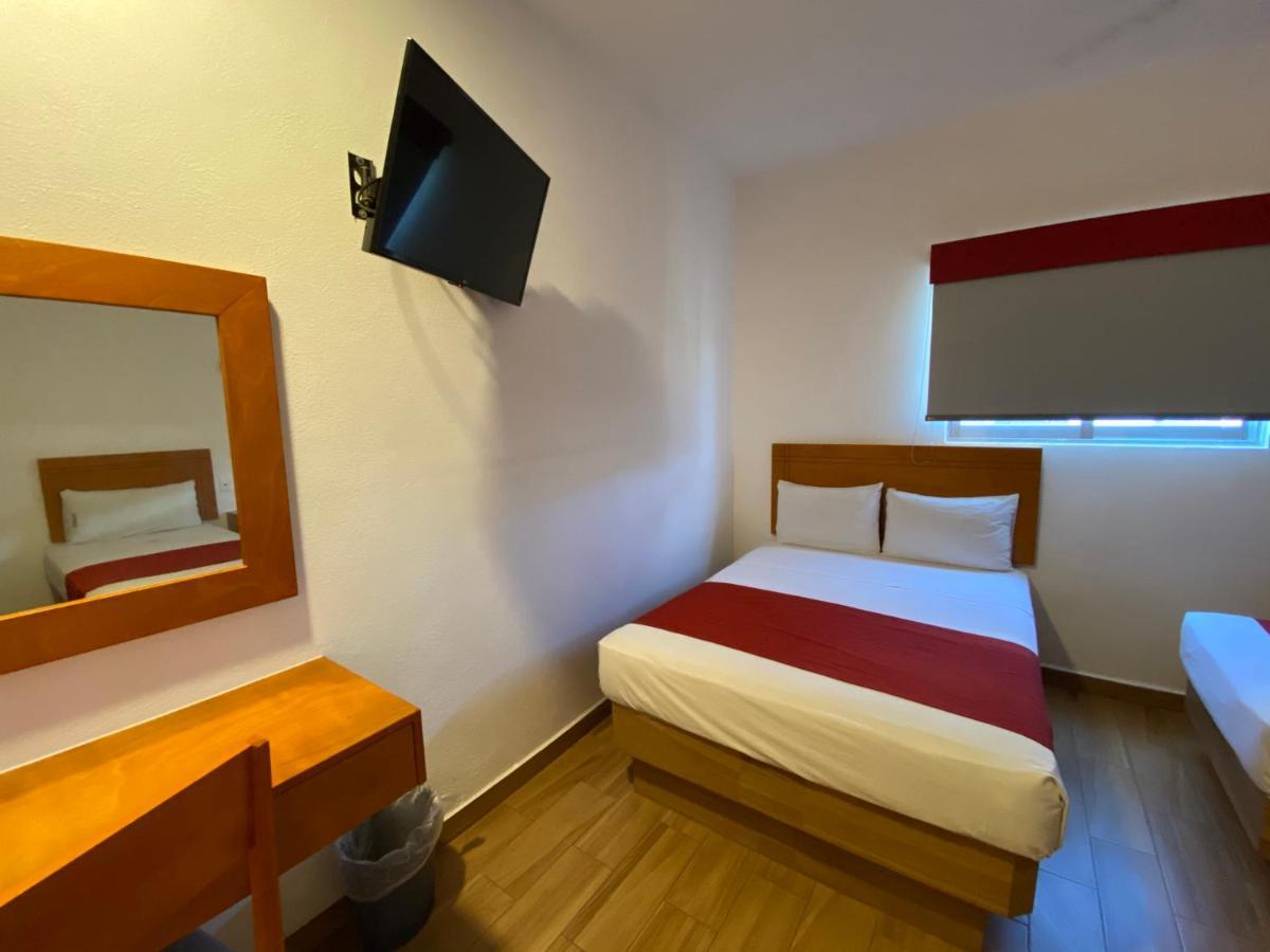 מנסניו Hotel Lb מראה חיצוני תמונה
