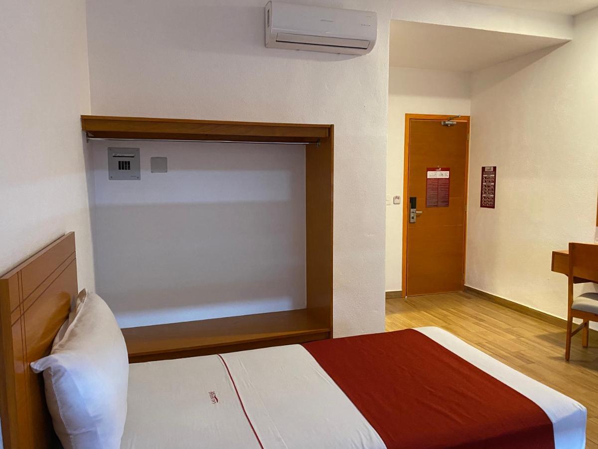 מנסניו Hotel Lb מראה חיצוני תמונה