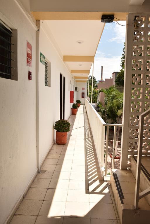 מנסניו Hotel Lb מראה חיצוני תמונה