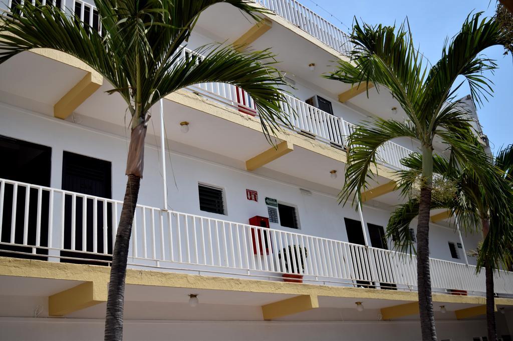 מנסניו Hotel Lb מראה חיצוני תמונה