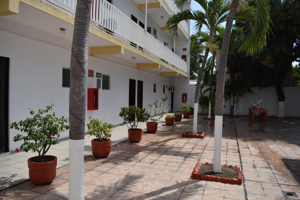 מנסניו Hotel Lb מראה חיצוני תמונה