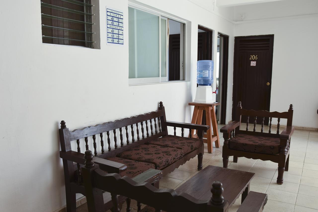 מנסניו Hotel Lb מראה חיצוני תמונה